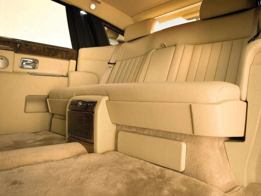  Rolls-Royce Phantom EWB 2005 года  (фото 15 из 19)